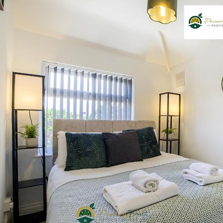 3 Bedroom Coventry House By Passionfruitproperties With Free Wi-Fi, Large Garden And Driveway - 52Nrc Exterior foto